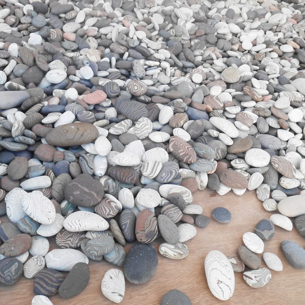 たくさんの石