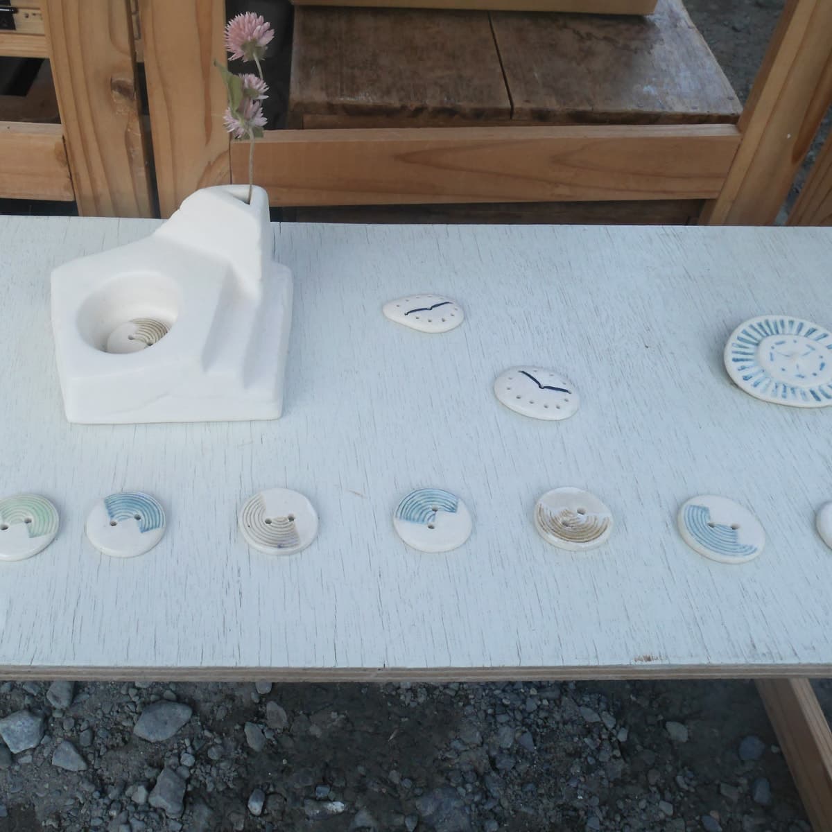 星野さん作の陶器のボタン