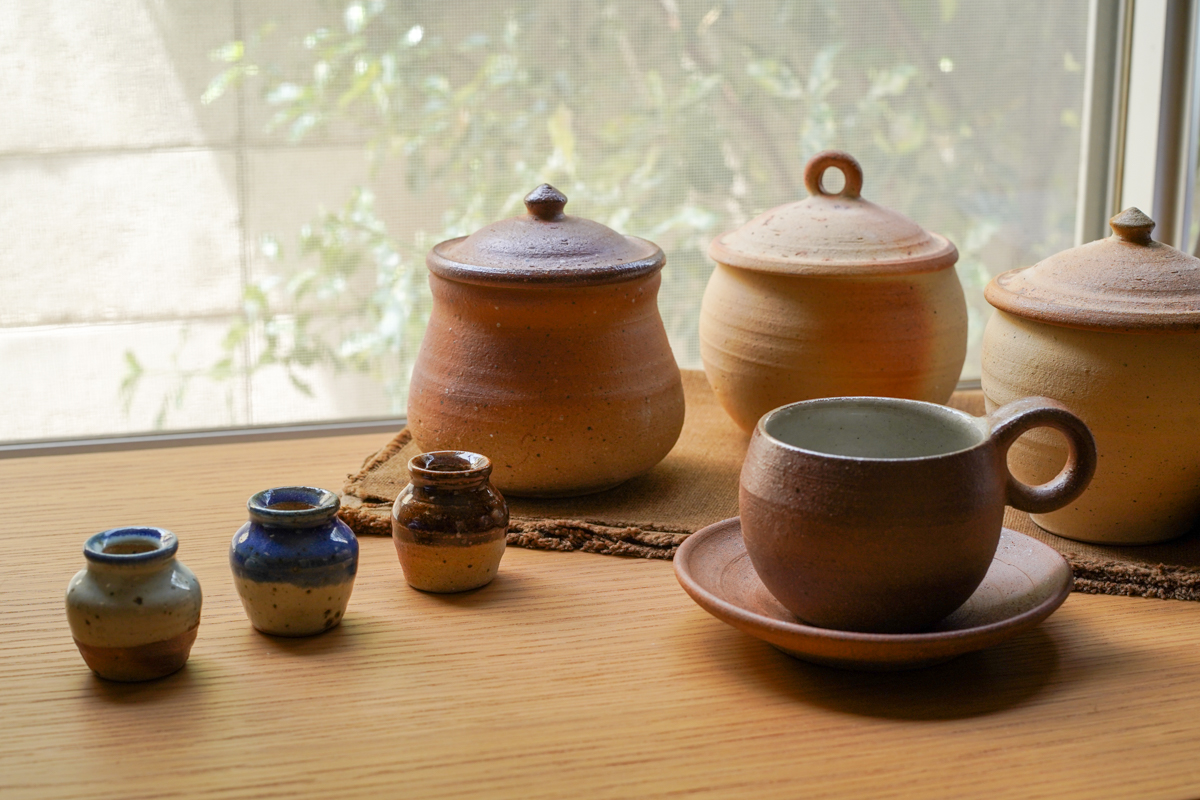 栃木県で作陶されている、川尻琢也さん（川尻製陶所）の作品が入荷しています。